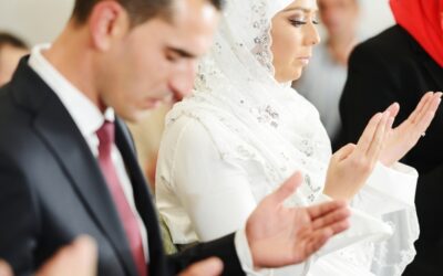Histoire et symbolisme du hijab dans la culture du mariage.